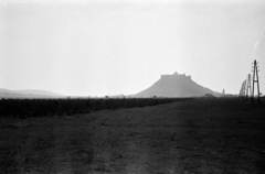 Hungary, Sümeg, távolban a vár., 1957, Chuckyeager tumblr, castle, silhouette, Fortepan #142908