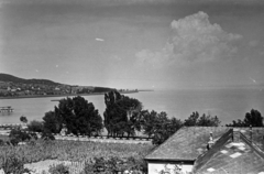 Magyarország,Balaton, Badacsonytomaj, balra a tóba benyúló kőrakodó., 1954, Chuckyeager tumblr, látkép, tó, Fortepan #142944