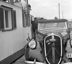 Magyarország,Balaton, a Komp I. Szántódnál, Skoda Popular 1100 a fedélzeten., 1942, Csontos Péter, komp, csehszlovák gyártmány, Skoda-márka, automobil, Skoda Popular, Fortepan #14297