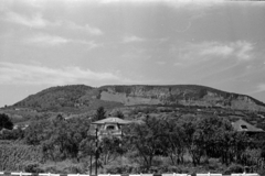 Magyarország,Balaton, Badacsonytomaj, a kőbánya a 71-es főútról nézve., 1954, Chuckyeager tumblr, tanúhegy, Fortepan #142971