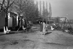 Magyarország,Balaton, Badacsonytomaj, Balaton-part,háttérben a kőfeldolgozó., 1959, Chuckyeager tumblr, Fortepan #142974