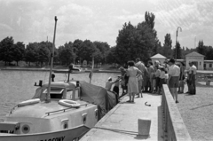 Magyarország, Balatonföldvár, kikötő, a Badacsony motoros vontató és személyszállító hajó a hajóállomásnál., 1961, Chuckyeager tumblr, Badacsony hajó, Fortepan #142995