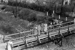 Hungary, Budapest XII., híd a Bürök utca menti árok fölött, jobbra a Farkasréti temető kerítése., 1957, Chuckyeager tumblr, Budapest, walking bridge, Fortepan #143021