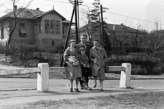 Hungary, Budapest XII., háttérben a Fodor utca 77. és a 75. számú ház (eredetileg Mártonhegyi út 28. és 30.)., 1957, Chuckyeager tumblr, Budapest, sitting on a handrail, family, road railings, Fortepan #143023