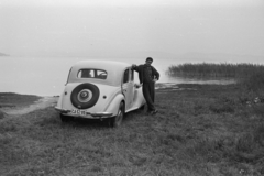 Magyarország,Balaton, Zamárdi, a kép bal szélén a Tihanyi-félsziget csúcsa látszik., 1961, Chuckyeager tumblr, Mercedes-márka, rendszám, Mercedes W136, Fortepan #143037