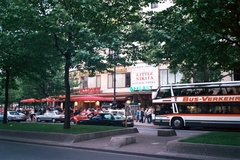 Németország, Berlin, Nyugat-Berlin, balra a Joachimsthaler Strasse, szemben a Filmpalast Berlin., 1988, Chuckyeager tumblr, színes, emeletes autóbusz, mozi, Nyugat-Berlin, Fortepan #143093