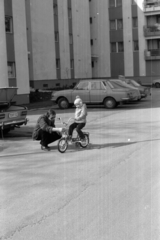 Magyarország, Budapest II., a Pasaréti úti honvédségi házak parkolója a Riadó utca közelében., 1980, Chuckyeager tumblr, kerékpár, Budapest, Fortepan #143103