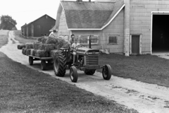 Kanada, Ontario tartomány, Princeton, 1974, Chuckyeager tumblr, Massey-Ferguson-márka, Massey-Ferguson 150, emigráció, Fortepan #143131