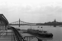 Magyarország, Budapest V., Belgrád rakpart, a MAHART nemzetközi hajóállomásától a Szabadság-híd felé nézve., 1960, Chuckyeager tumblr, Budapest, látkép, Fortepan #143169