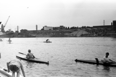 Magyarország, Budapest XIII., Újpesti-öböl a Népsziget felől nézve, a KSI (Központi Sportiskola) kajakosai és kenusai edzésen. Túlparton a Magyar Hajó- és Darugyár Angyalföldi Gyáregysége., 1970, Chuckyeager tumblr, kajak, kenu, Budapest, portáldaru, Fortepan #143306