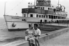 Hungary,Lake Balaton, Badacsonytomaj, hajóállomás, Beloiannisz személyhajó., 1965, Chuckyeager tumblr, man and woman, port, handbag, double portrait, Beloiannisz ship, Fortepan #143307