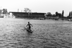 Magyarország, Budapest XIII., Újpesti-öböl a Népsziget felől nézve, a KSI (Központi Sportiskola) kenusa edzésen. Túlparton a Magyar Hajó- és Darugyár Angyalföldi Gyáregysége., 1970, Chuckyeager tumblr, kajak, Budapest, Fortepan #143362