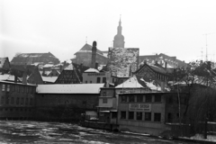 Németország, Bamberg, Obere Mühlbrücke 1-3., Klosterbräu, a legrégebbi sörfőzde a városban (1533). A háttérben fenn a Szent István-templom (Sankt-Stephans-Kirche) a Bischofsmühlbrücke felől nézve., 1968, Chuckyeager tumblr, NSZK, Fortepan #143382