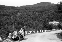 Hungary, Pilis Mountains, Esztergom, Pilisszentlélek (ekkor önálló, ma a város része), a 1111-es (akkor 112-es) út a település alatt., 1957, Chuckyeager tumblr, motorcycle with sidecar, Fortepan #143477