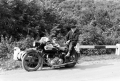 Hungary, Pilis Mountains, Esztergom, Pilisszentlélek (ekkor önálló, ma a város része), a 1111-es (akkor 112-es) út a település alatt., 1957, Chuckyeager tumblr, motorcycle with sidecar, Fortepan #143485