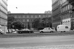 Ausztria, Bécs, Robert-Stolz-Platz, háttérben a Schiller-park és az Akademie der bildenden Künste Wien., 1974, Chuckyeager tumblr, Volkswagen Karmann-Ghia Type 34, Polski Fiat 125p, Fortepan #143511