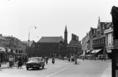 Hollandia, Haarlem, Grote Markt, szemben a Városháza. Laurens Janszoon Coster szobra (Louis Royer, 1856.)., 1963, Chuckyeager tumblr, kerékpár, Fortepan #143544