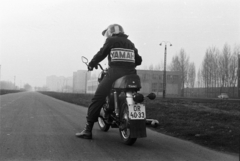 Magyarország, Budapest XV., Rákospalotai körvasútsor, háttérben a Ferroglobus kereskedelmi vállalat egyik épülete., 1978, Chuckyeager tumblr, motorkerékpár, rendszám, Budapest, Fortepan #143589