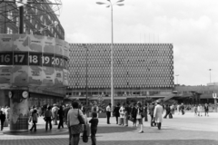 Németország, Berlin, Kelet-Berlin, Alexanderplatz, balra a világóra, szemben a Centrum Áruház., 1974, Chuckyeager tumblr, NDK, Kelet-Berlin, Fortepan #143621