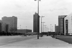 Németország, Berlin, Kelet-Berlin, Karl-Marx-Allee az Alexanderstrasse és az Alexanderplatz felé nézve., 1974, Chuckyeager tumblr, NDK, Kelet-Berlin, Fortepan #143626