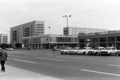 Németország, Berlin, Kelet-Berlin, Karl-Marx-Allee, szemben a Moszkva étterem., 1974, Chuckyeager tumblr, NDK, Kelet-Berlin, Fortepan #143627