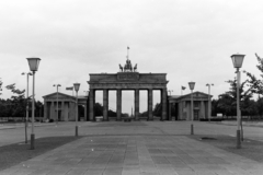 Németország, Berlin, Kelet-Berlin, Unter den Linden, szemben a Brandenburgi kapu., 1974, Chuckyeager tumblr, NDK, Berlini fal, Kelet-Berlin, Fortepan #143633