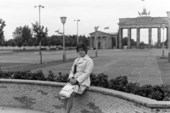 Németország, Berlin, Kelet-Berlin, a Brandenburgi kapu az Unter den Linden felől nézve., 1974, Chuckyeager tumblr, NDK, Berlini fal, Kelet-Berlin, Fortepan #143634