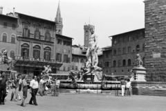 Olaszország, Firenze, Piazza della Signoria, Neptun kút a Loggia dei Lanzi felől nézve., 1974, Chuckyeager tumblr, Fortepan #143687