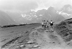 Lengyelország,Lengyel Magas-Tátra, látkép a Gasienica-völgy felé., 1958, Szent-tamási Mihály, kirándulás, csoportkép, társaság, Tátra hegység, Fortepan #14469