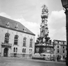 Magyarország, budai Vár, Budapest I., Szentháromság tér, Szentháromság-szobor., 1954, Baráth Endre, emlékmű, utcakép, Budapest, Fortepan #14609