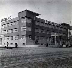 Magyarország, Budapest XIII., Váci út 48/e-f, balra a Röntgen utca (Visegrádi köz), a Modiano S. D. Szivarkapapír Rt. gyárépülete., 1936, Sattler Katalin, Budapest, sínpálya, Fortepan #146125