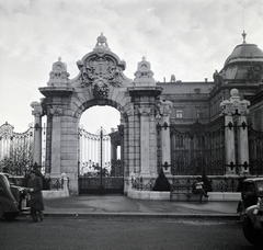 Magyarország, budai Vár, Budapest I., Szent György tér, a Várkert kapuja., 1936, Sattler Katalin, Budapest, Fortepan #146130