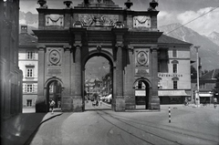 Ausztria, Innsbruck, Diadalív a Leopoldstrasse felől nézve., 1938, Sattler Katalin, Fortepan #146162