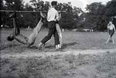 Magyarország,Szentendrei-sziget, Tahitótfalu, a Budapesten működő német birodalmi iskola sportrendezvénye a Pokol csárda melletti sportpályán., 1939, Sattler Katalin, ökölvívás, sportoló, Fortepan #146171