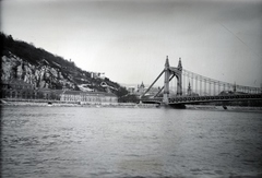 Magyarország, Budapest V.,Budapest I., a Rudas fürdő, a Gellért-hegy és az Erzsébet híd a Belgrád (Ferenc József) rakpart felől nézve., 1940, Sattler Katalin, híd, rakpart, Budapest, Fortepan #146304