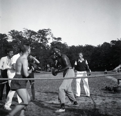 Magyarország,Szentendrei-sziget, Tahitótfalu, a Budapesten működő német birodalmi iskola sportrendezvénye a Pokol csárda melletti sportpályán., 1939, Sattler Katalin, ökölvívás, Fortepan #146354