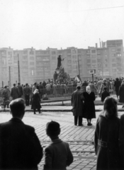 Magyarország, Budapest XI., Móricz Zsigmond körtér, megemlékezés a Szent Imre szobornál., 1956, Klausz Ádám, forradalom, Budapest, Fortepan #146968