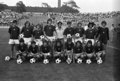 Magyarország, Budapest IX., Üllői út, FTC stadion. Bácsi kérem, hol lehet itt focizni? A Magyar Rádió és a Képes Sport labdarúgó tehetségkutató akciójának zárónapja, a győztes csapat., 1974, Szalay Zoltán, Budapest, Fortepan #147172