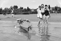 Hungary, Budapest IV., Duna-part a Kemény Zsigmond utca környékén., 1941, Négyesi Pál, Budapest, motorboat, outboard motor, boat, Fortepan #14769