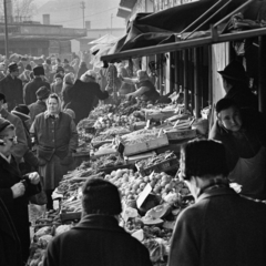 Magyarország, Budapest XIII., Lehel (Élmunkás) téri piac. A kép forrását kérjük így adja meg: Fortepan/Hegyi Zsolt, Balla Demeter felvétele., 1958, Balla Demeter / Hegyi Zsolt jogörökös adománya, piac, kofa, zöldséges, Budapest, Fortepan #148126