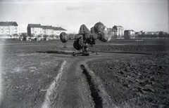 Magyarország, Budapest XIV., fülelő berendezés az egykori lóversenytér, a későbbi Népstadion területén, háttérben a Stefánia út házsora., 1942, Barbjerik Ferenc, Budapest, légvédelmi fülelő, Fortepan #148181