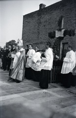 Hungary, Budapest XIV., Kassai tér, kereszt elhelyezése a felépítendő Szentlélek-templom számára kijelölt telken., 1935, Barbjerik Ferenc, priest, Budapest, Fortepan #148212