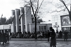 Magyarország, Városliget,Budapesti Nemzetközi Vásár, Budapest XIV., balról jobbra a Szovjetunió, Németország és Olaszország pavilonja., 1941, Barbjerik Ferenc, horogkereszt, címer, Budapest, Fortepan #148240