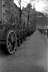 Magyarország, Budapest VIII., a II. János Pál pápa (Tisza Kálmán) tér déli oldala a Népszínház utca felé nézve., 1943, Barbjerik Ferenc, Budapest, kézikocsi, Fortepan #148295