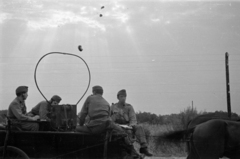 Hungary, Budapest XXII., Balatoni út a Tétényi-fennsíkon, a Budaörsi úti Károly Király laktanya katonái gyakorlaton., 1942, Barbjerik Ferenc, Budapest, radio broadcasting, military, Fortepan #148314