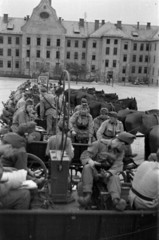 Hungary, Budapest XI., Budaörsi út, a Károly Király (később Petőfi) laktanya udvara., 1942, Barbjerik Ferenc, Budapest, radio broadcasting, practice, Horse-drawn carriage, military, Fortepan #148316