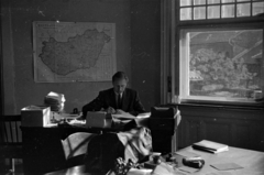 Hungary, Budapest VI., Andrássy út 101., MÚOSZ székház., 1949, Barbjerik Ferenc, map, Budapest, gentleman, window, office, writing, desk, Fortepan #148333