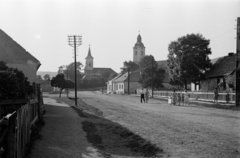 Magyarország, Sajókaza, Kossuth Lajos utca, előtérben a református templom, hátrébb az evangélikus templom., 1950, Barbjerik Ferenc, templom, utcakép, földút, villanypózna, református, evangélikus, Fortepan #148347