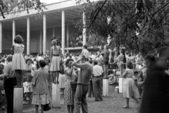 Magyarország, Margitsziget, Budapest, a Palatinus Strandfürdő bejárata., 1955, Barbjerik Ferenc, tömeg, főbejárat, Fortepan #148394