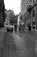 Magyarország, Budapest I., Hunyadi János utca, szemben a Jezsuita (Halász) lépcső és a Halászbástya., 1955, Barbjerik Ferenc, Budapest, rendszám, utcakép, oldalkocsis motorkerékpár, lejtő, Fortepan #148402